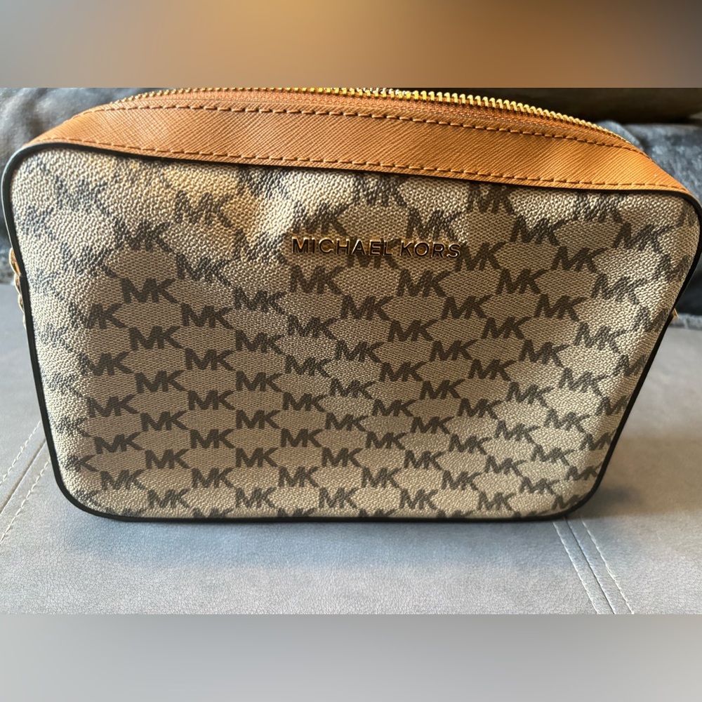 Michael Kors Jet Set Crossbody